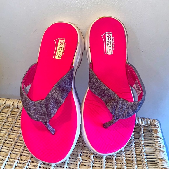 Shoes - Skechers GogaMat Sandals Sz. 7